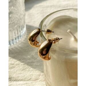 NEW! Anthropologie Trendy Petite Teardrop Minimalist Gold Post Earrings